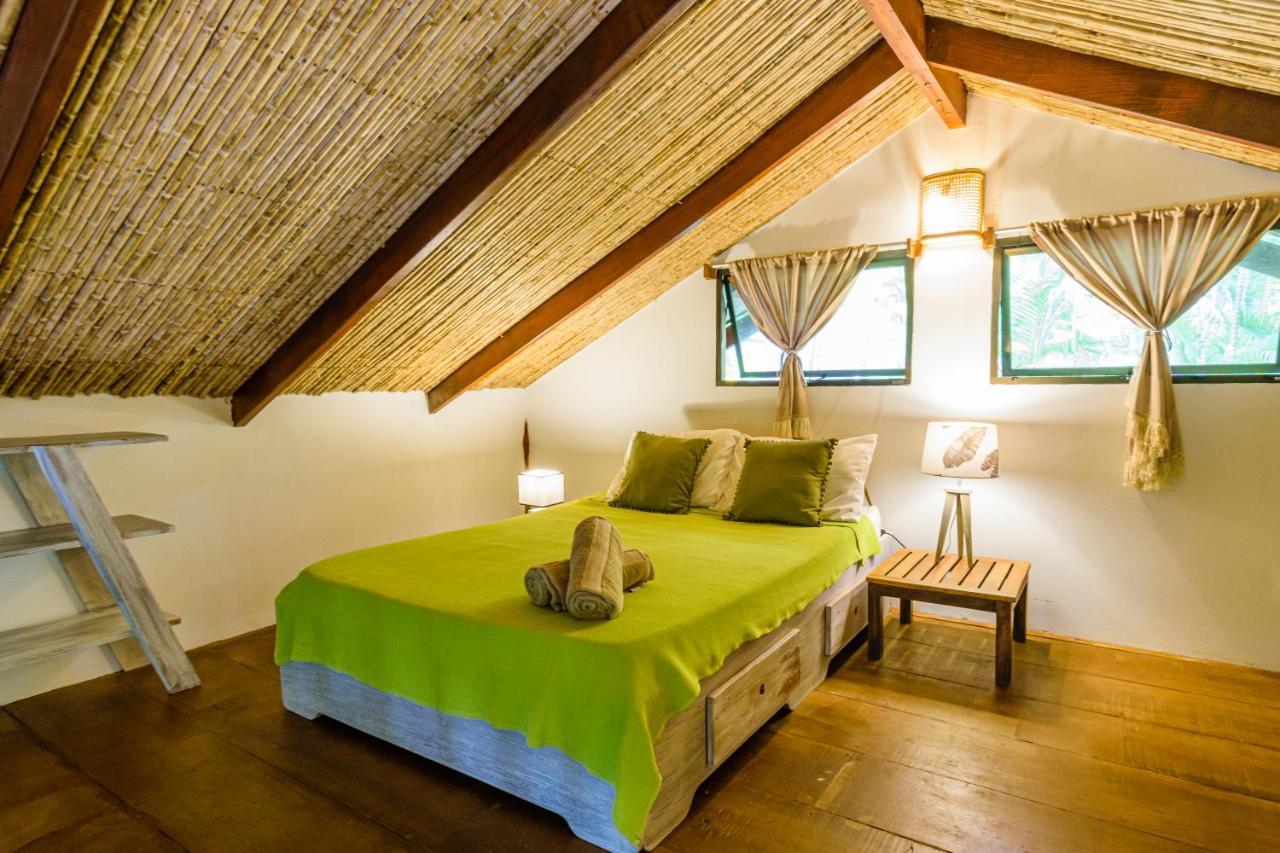 Funky Monkey Lodge Playa Santa Teresa  Extérieur photo